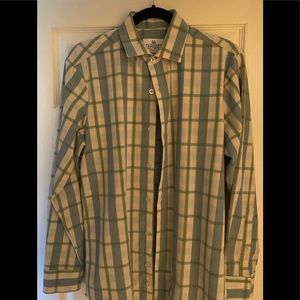 Mizzen and Main made by Phil Mickelson. Slim fit. Size small.